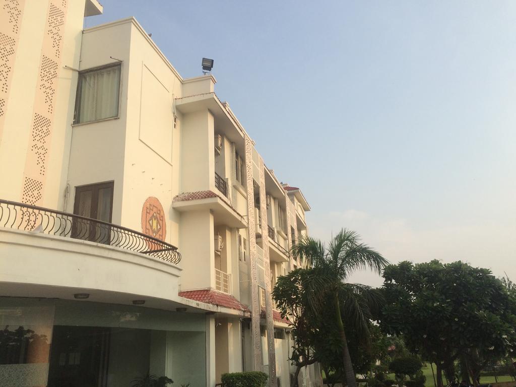 Grand Heritage Resort Greater Noida Bagian luar foto
